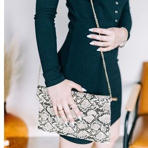 Crossbody Bag Snakeskin-Look & feel. Envelope Clasp. New in original packaging